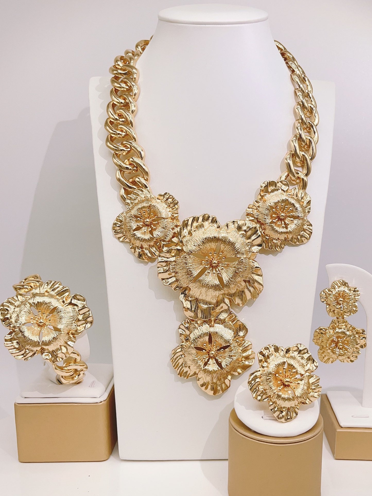 Fashion Latest Women Necklace Jewelry Set Wedding Party Jewelry Dubai Gold Plated Earrings Bracelet Italian Designer Styles