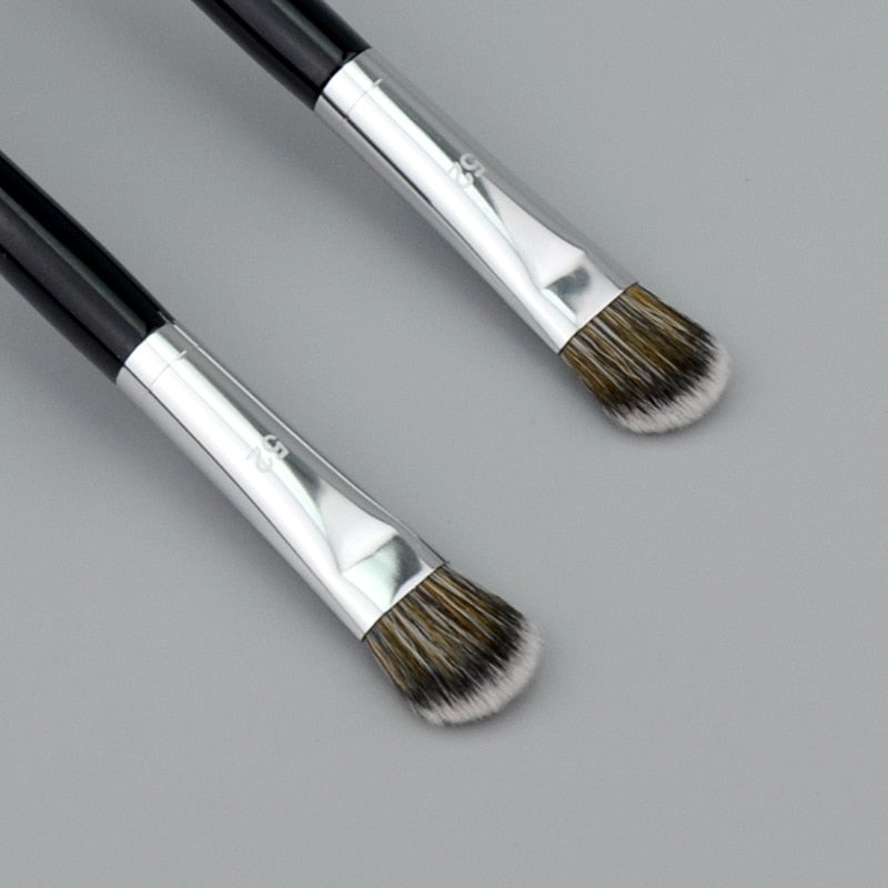 One-piece foundation brush for achieving makeup application