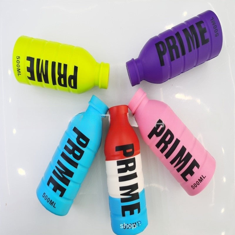 This 15cm anti-stress toy is designed to provide relaxation and stress relief through its squishy texture and slow rebound properties. Shaped like a Prime Drink bottle, it features a fun and colorful design.