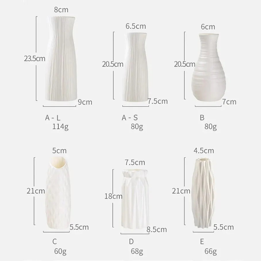 This one-piece plastic vase embodies simple, yet sophisticated elegance for displaying flowers